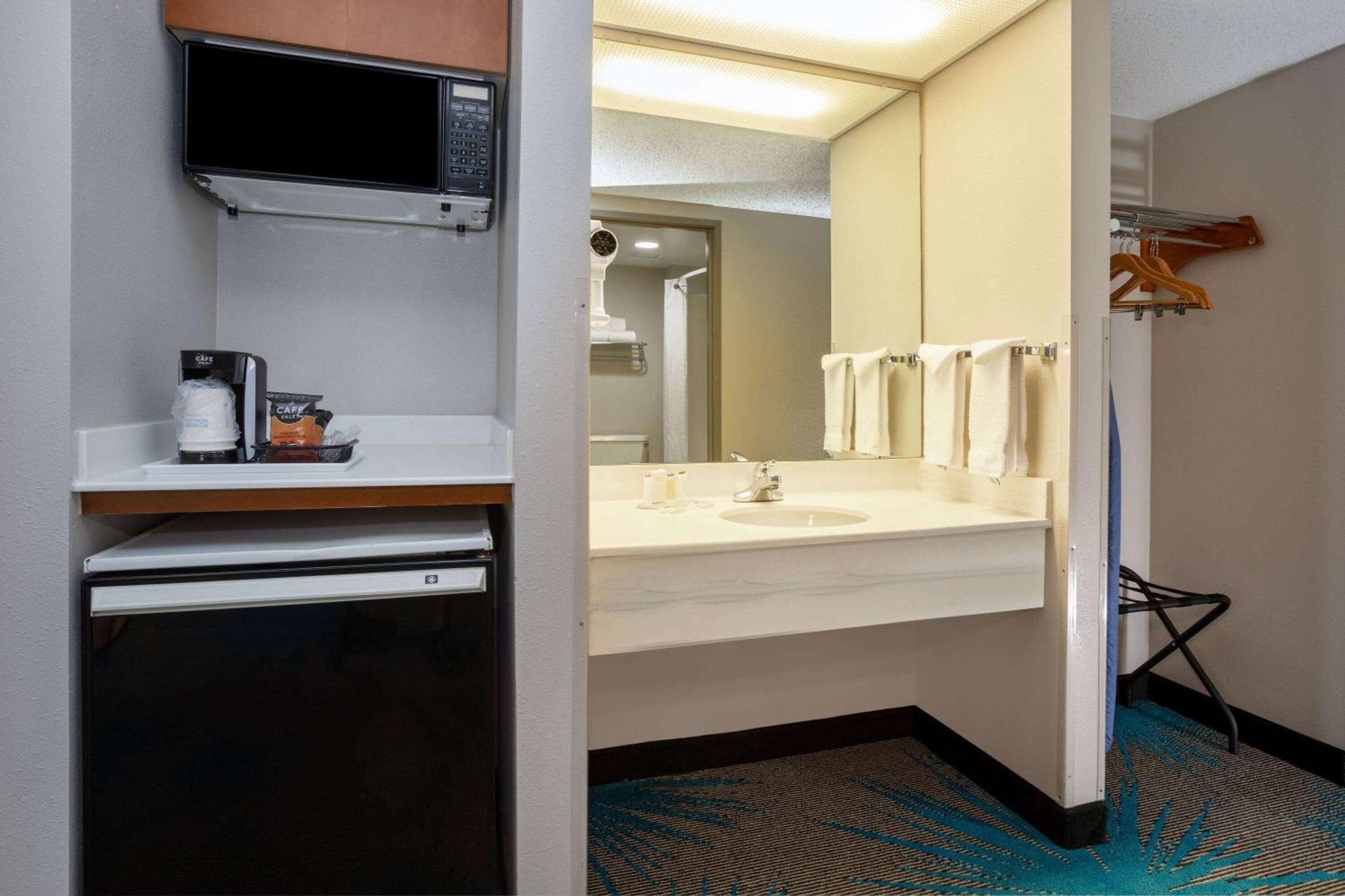 Days Inn & Suites By Wyndham Denver International Airport Luaran gambar