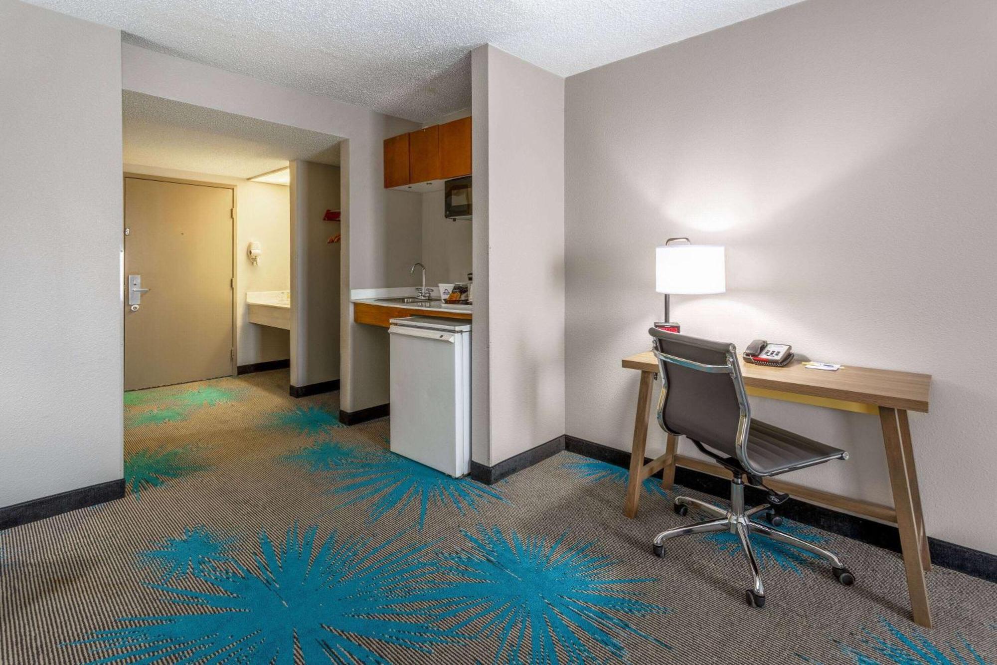 Days Inn & Suites By Wyndham Denver International Airport Luaran gambar