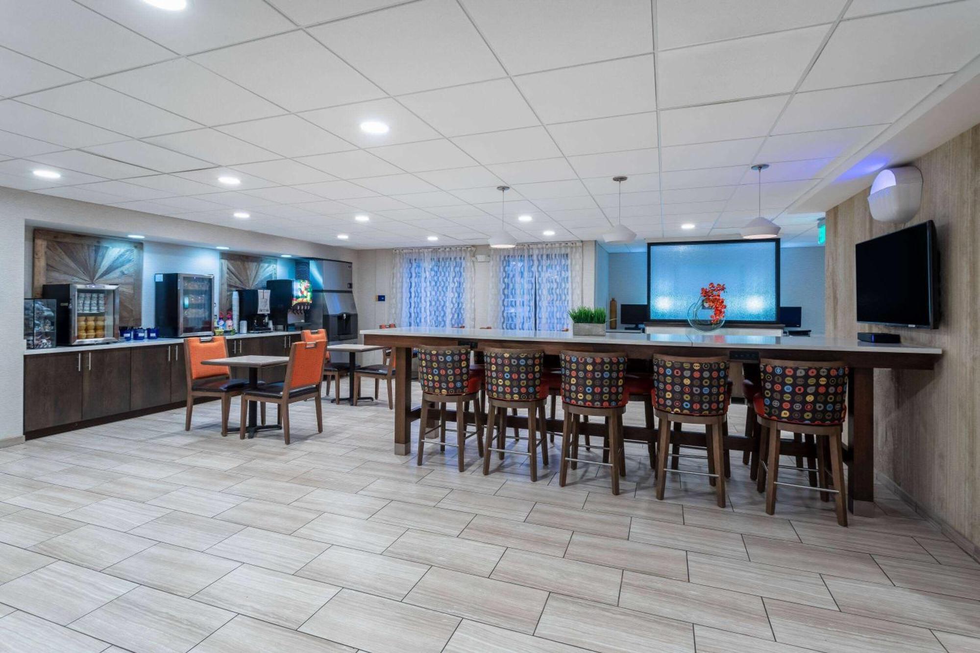 Days Inn & Suites By Wyndham Denver International Airport Luaran gambar